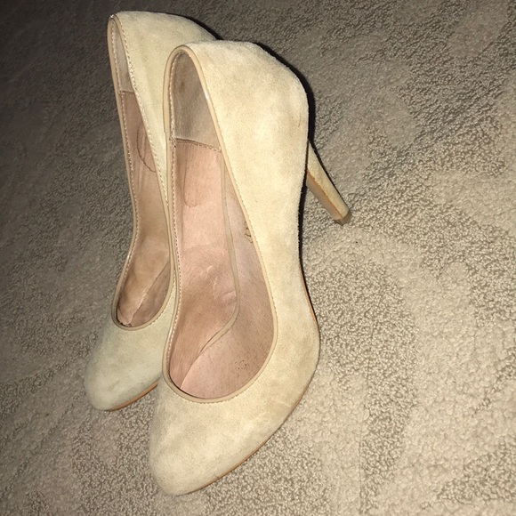 Heels - Picture 2 of 2